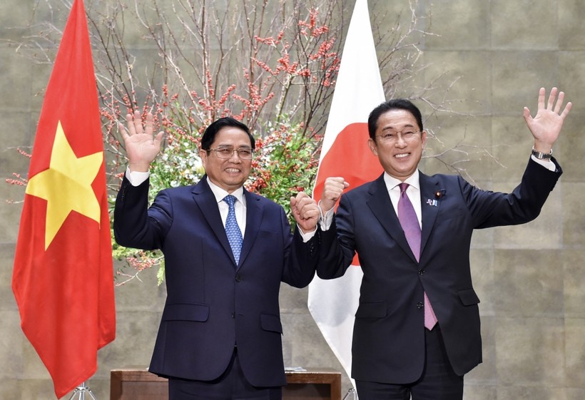 Thủ tướng Phạm Minh Chính và Thủ tướng Nhật Bản Kishida Fumio tại Lễ đón. Ảnh: VGP