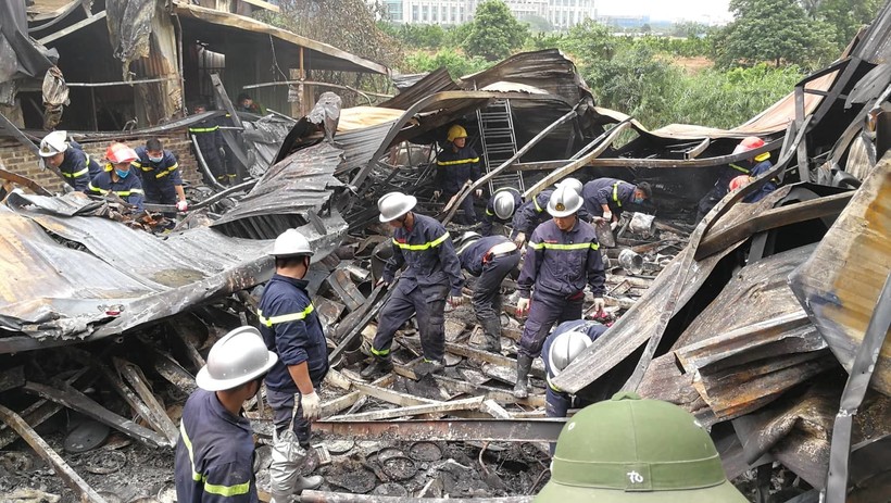 Hiện trường vụ cháy nhà xưởng khiến 8 người tử vong. Ảnh: VNN