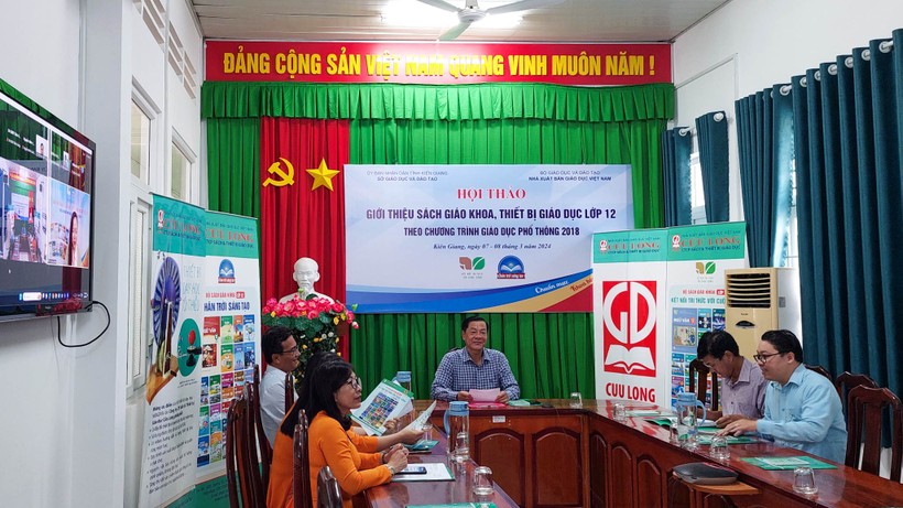 Hội thảo do Sở GD&ĐT tỉnh Kiên Giang phối hợp với Nhà xuất bản Giáo dục Việt Nam, Công ty Cổ phần sách và Thiết bị Giáo dục Cửu Long tổ chức. 