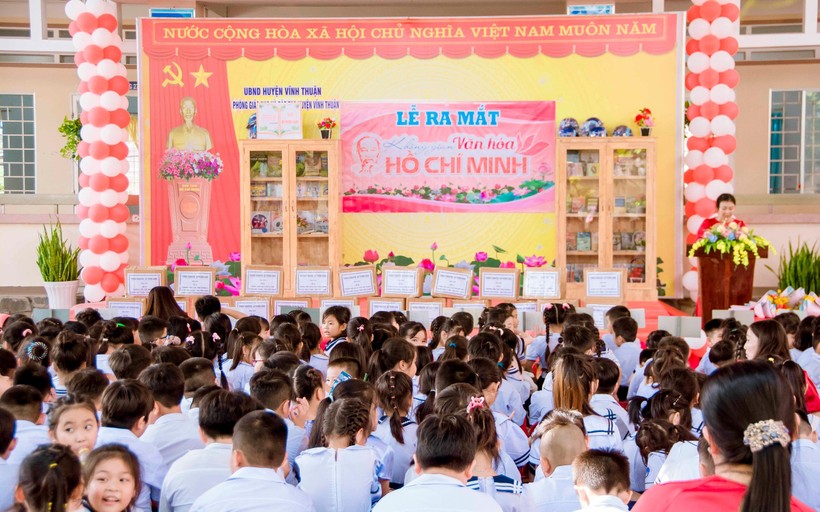Đông đảo các em HS dự lễ ra không gian văn hóa Hồ Chí Minh năm học 2023 - 2024.