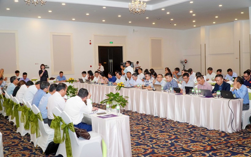 Gần 100 đại biểu tham gia cuộc họp tham vấn diễn ra tại TP Cần Thơ.