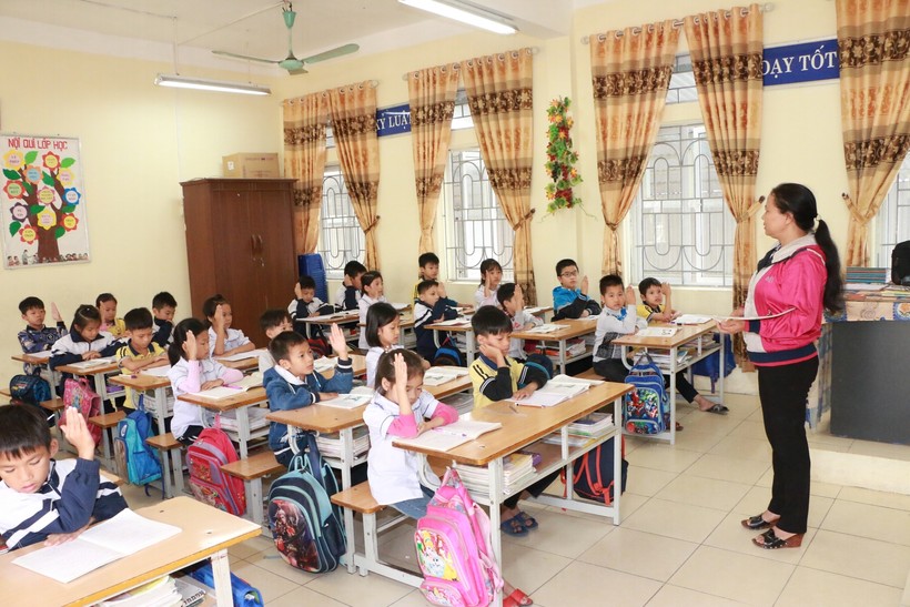 Do tình hình dịch bệnh phức tạp, tỉnh Nam Định vừa kết hợp phương án dạy trực tiếp và trực tuyến cho học sinh. Ảnh minh họa: Nhật Nguyên.