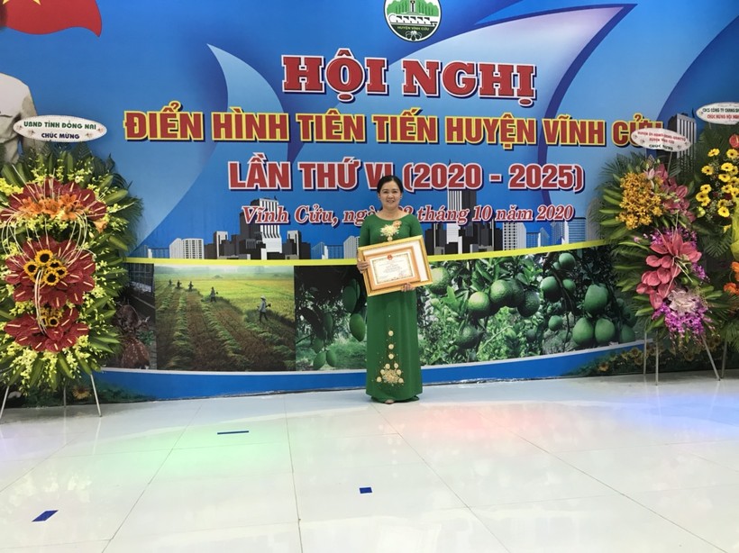 Cô Trần Thị Thanh Thảo tại Hội nghị Điển hình tiên tiến huyện Vĩnh Cửu lần thứ VI (2020 - 2025). Ảnh: NVCC.