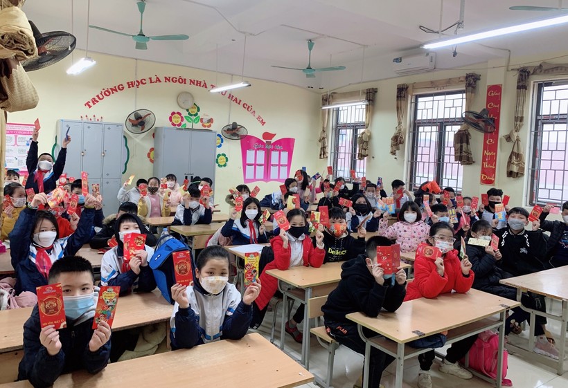 Học sinh Hà Nội hứng khởi trong buổi học đầu tiên sau dịch