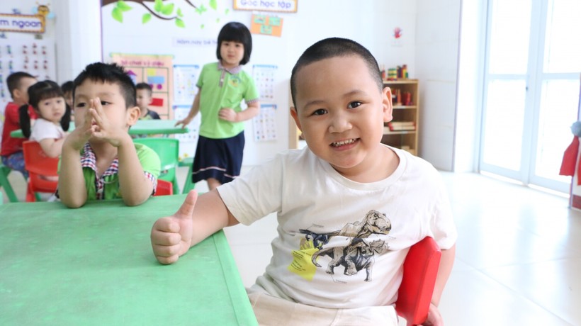 Trẻ mầm non tại Hà Nội đã chính thức trở lại trường học từ ngày 13/4 sau gần một  năm nghỉ dịch.