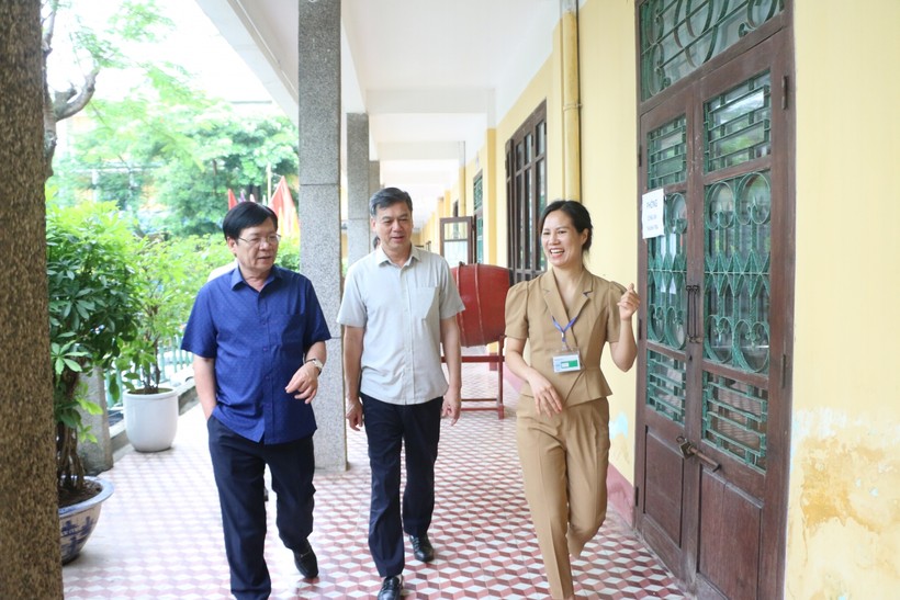Lãnh đạo tỉnh Nam Định trực tiếp kiểm tra công tác chuẩn bị tổ chức kỳ thi vào lớp 10 tại Trường THPT Nguyễn Huệ - TP Nam Định.
