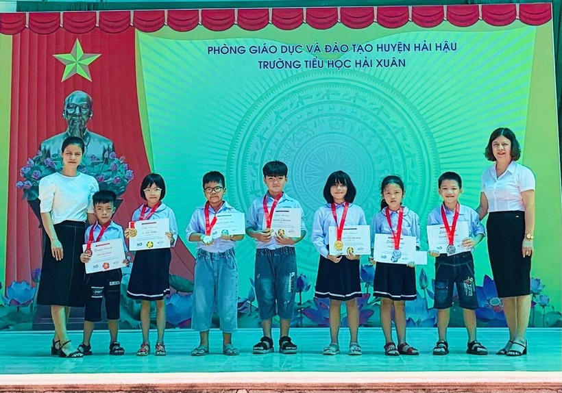 7 học sinh của Trường Tiểu học Hải Xuân (Hải Hậu, Nam Định) đạt thành tích cao tại Kỳ thi Olympic Toán (FMO) năm 2022.