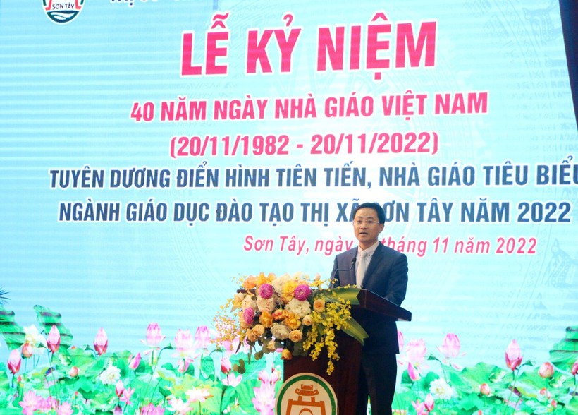 Ông Trần Anh Tuấn - Thành ủy viên, Bí thư Thị ủy Sơn Tây phát biểu tại buổi lễ.