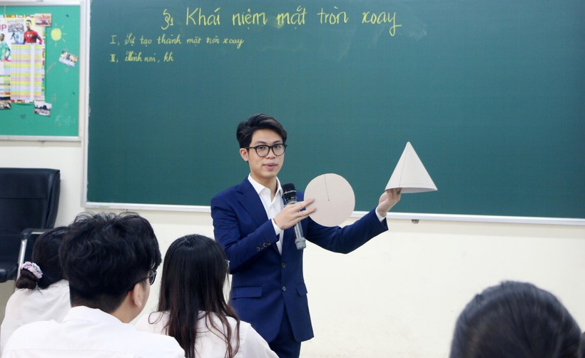 Năm học 2022-2023, Trường THPT Phan Đình Phùng tiếp tục tổ chức cuộc thi "Một giờ làm thầy cô" cho học sinh khối 12.