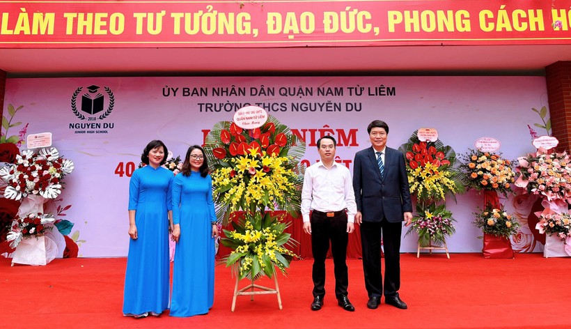 Trường THCS Nguyễn Du - Nam Từ Liêm được nhận Bằng khen của UBND TP Hà Nội do có nhiều thành tích trong năm học 2021-2022.