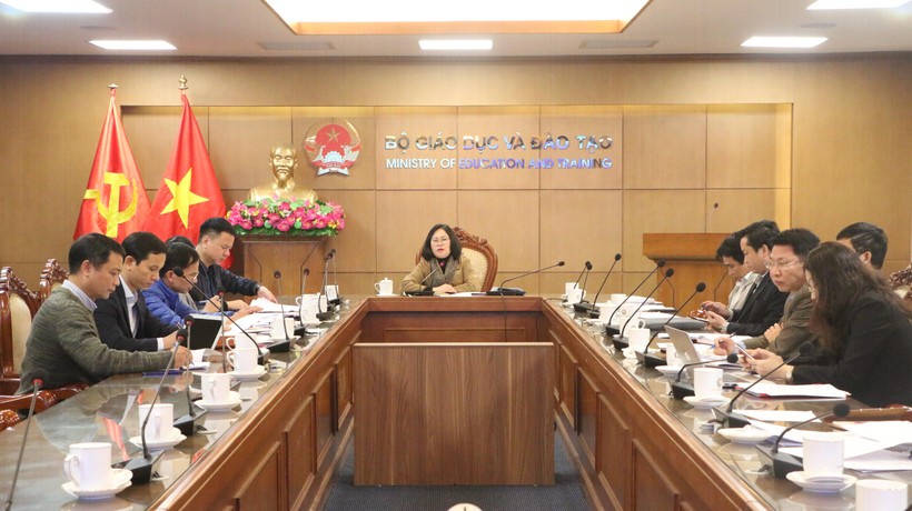 Thứ trưởng Ngô Thị Minh chủ trì cuộc họp về chuẩn bị tổ chức lễ tuyên dương học sinh đạt giải Olympic và Khoa học kỹ thuật quốc tế năm 2022. Ảnh: Đình Tuệ.