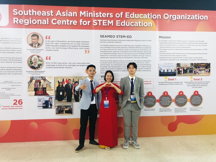 Hai em Nguyễn Hải Lâm lớp 10A1 và Lưu Nhật Minh lớp 11A2 của Trường THPT Lý Tự Trọng đã đoạt giải tại cuộc thi “SEAMEO - STEM - ED Competition & EXPO 2023 tổ chức ở Thái Lan. 