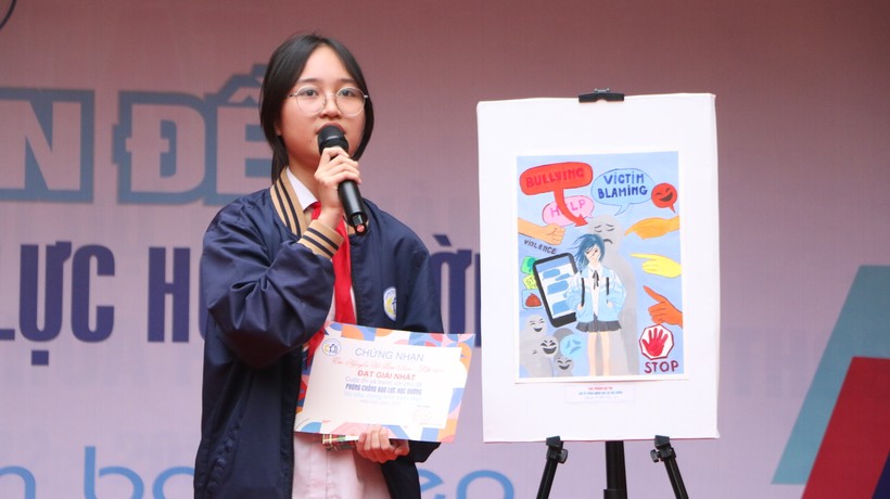 Em Nguyễn Vũ Tâm Đan - học sinh lớp 8A01 đã đạt giải Nhất cuộc thi vẽ tranh với chủ đề "Phòng chống bạo lực học đường – xây dựng tình bạn đẹp” năm học 2022-2023 do nhà trường tổ chức.