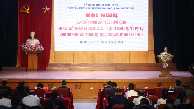 Đây là dịp để Đảng ủy Khối các trường đại học, cao đẳng Hà Nội xem lại các giải pháp để khắc phục những hạn chế, phát huy mặt tích cực để thực hiện thắng lợi các nhiệm vụ đã đề ra.