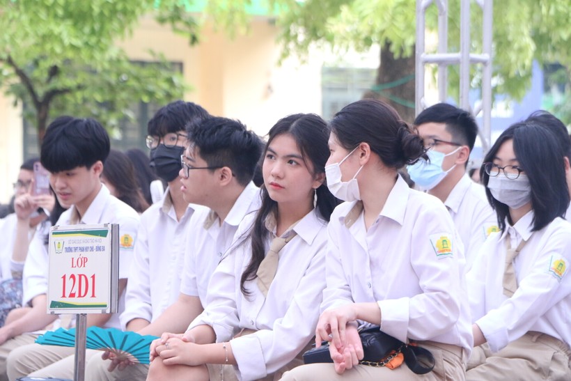 Hơn 1.000 học sinh đã tham dự lễ bế giảng năm học 2022-2023 tại Trường THPT Phan Huy Chú - Đống Đa. 