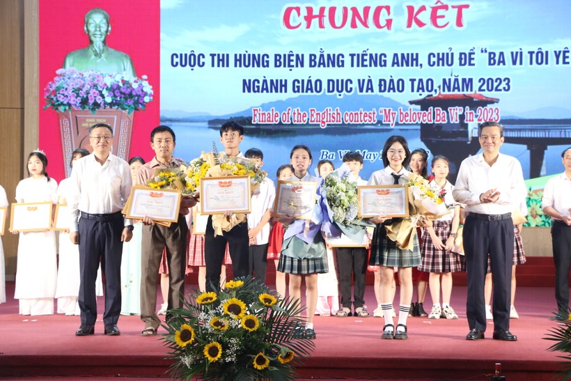 Đội chơi đến từ Trường THPT Ngô Quyền đã được ban tổ chức trao giải Xuất sắc tại vòng chung kết cuộc thi. 