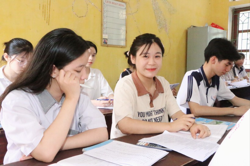 Các em khối 12 Trường THPT Đại An (Ý Yên, Nam Định) đang nỗ lực ôn thi chặng cuối để đạt kết quả tốt nhất. Ảnh: Đình Tuệ.