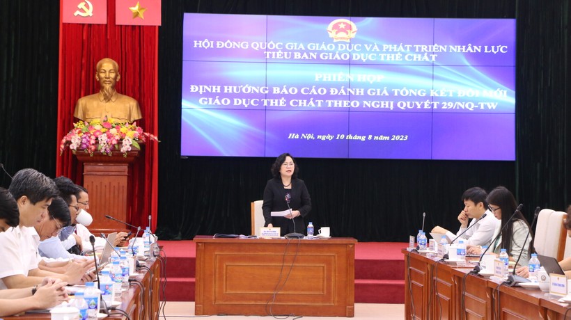 Thứ trưởng Ngô Thị Minh - Trưởng Tiểu ban Giáo dục thể chất, Hội đồng Quốc gia Giáo dục và Phát triển nhân lực chủ trì phiên họp. 