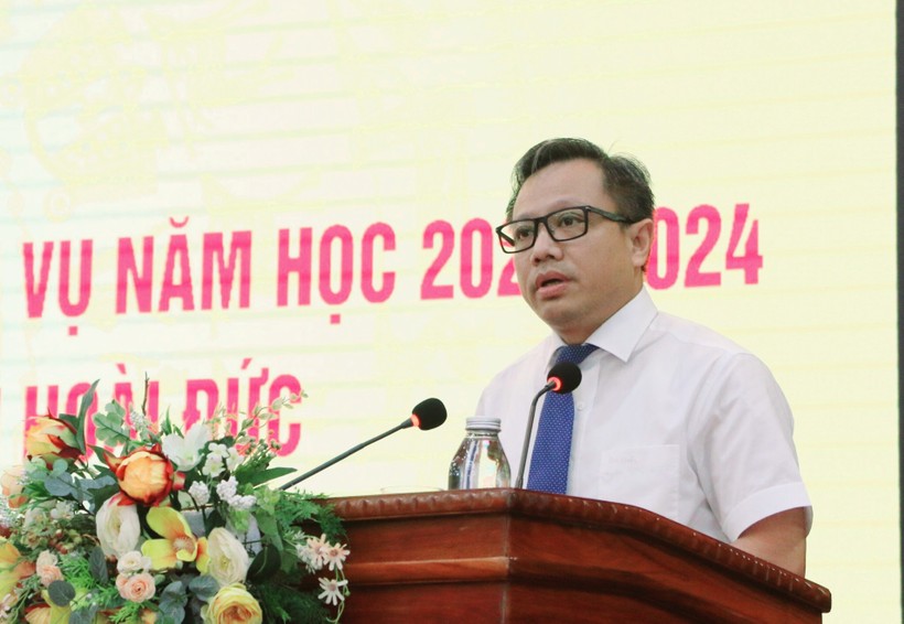 Ông Nguyễn Trúc Anh - Bí thư Huyện ủy Hoài Đức nêu một số nhiệm vụ với ngành Giáo dục đào tạo huyện trong năm học mới.
