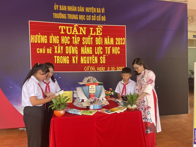 Trường THCS Cổ Đô tổ chức triển lãm sách tại lễ phát động tuần lễ hưởng ứng học tập suốt đời năm 2023.