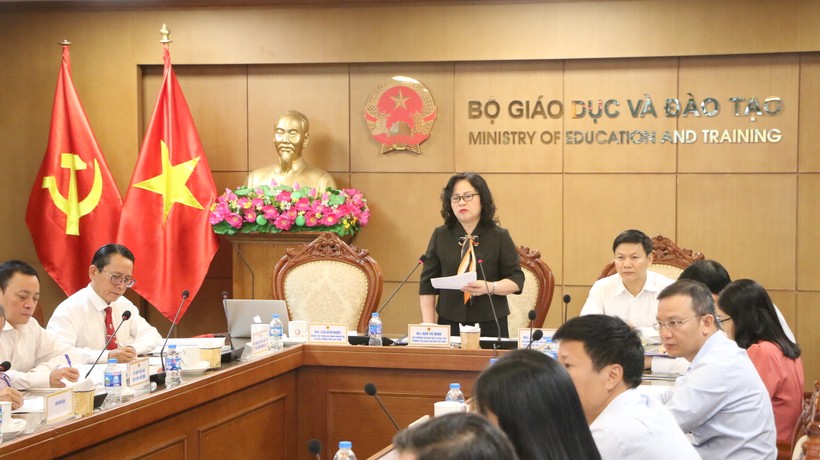 Thứ trưởng Ngô Thị Minh chủ trì hội thảo.