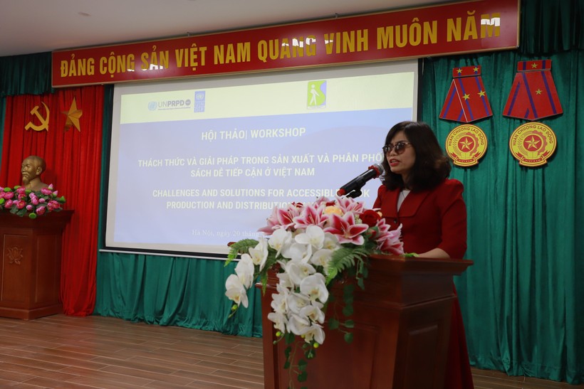 Bà Đinh Việt Anh - Phó Chủ tịch Hội Người mù Việt Nam nhấn mạnh về các giải pháp để hỗ trợ người khuyết tật nhìn trên cả nước thời gian qua. 