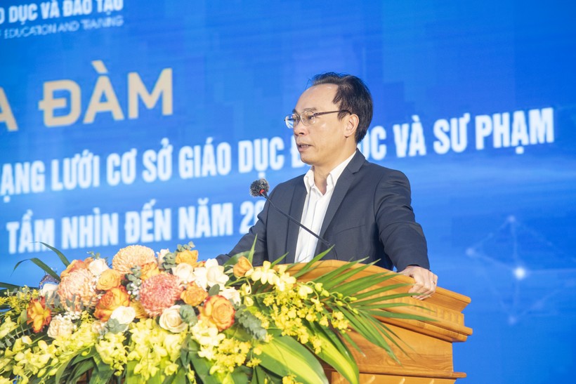 Thứ trưởng Bộ GD&ĐT Hoàng Minh Sơn phát biểu khai mạc buổi tọa đàm sáng 30/11 tại Hà Nội. 