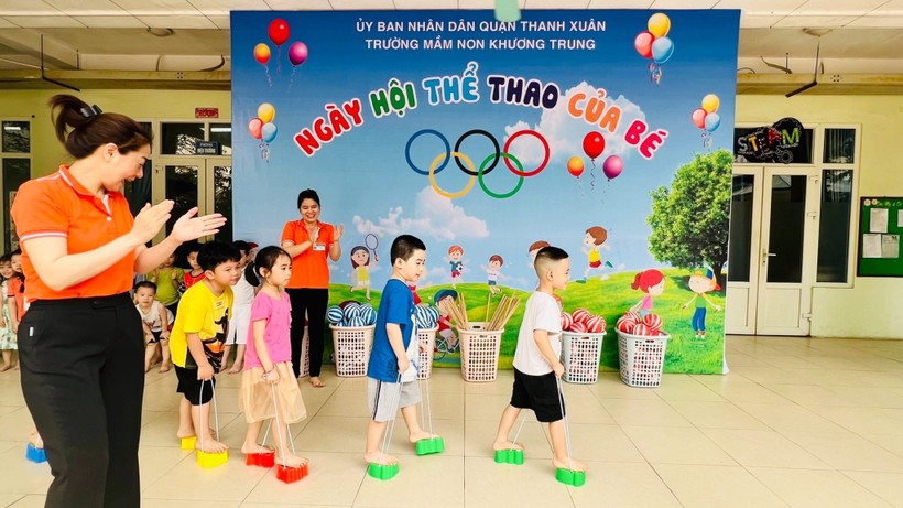 Trẻ tham gia Ngày hội thể thao của bé tại Trường Mầm non Khương Trung, Thanh Xuân (Hà Nội).