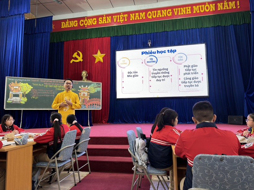 Tiết dạy chuyên đề được thực hiện tại hội trường UBND xã Vân Canh.