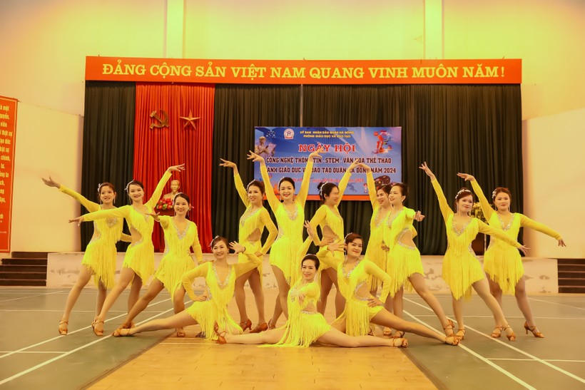 Màn thi Khiêu vũ của các cô giáo quận Hà Đông.