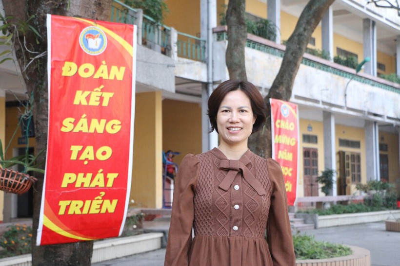 Cô Nguyễn Thị Thu Thủy - Hiệu trưởng Trường THPT Nguyễn Huệ.