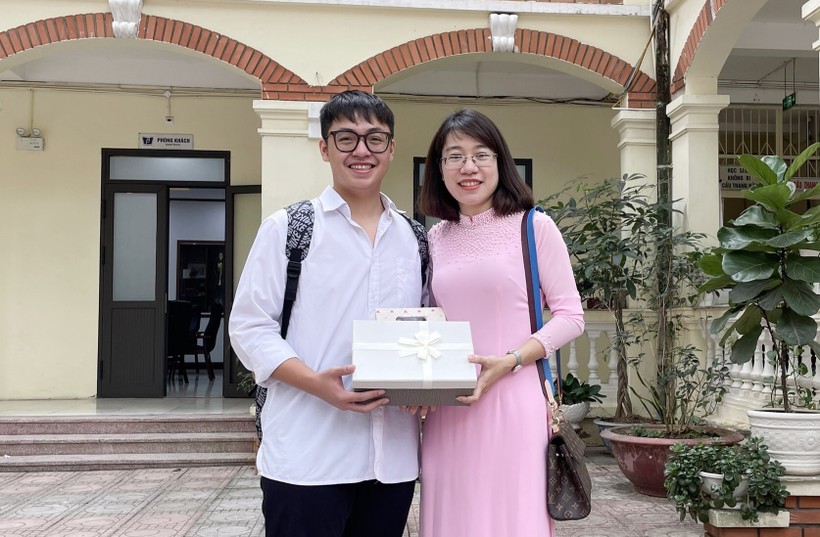 Cô Nguyễn Diệu Linh, giáo viên môn Địa lí Trường THPT Phan Đình Phùng, Hà Nội.
