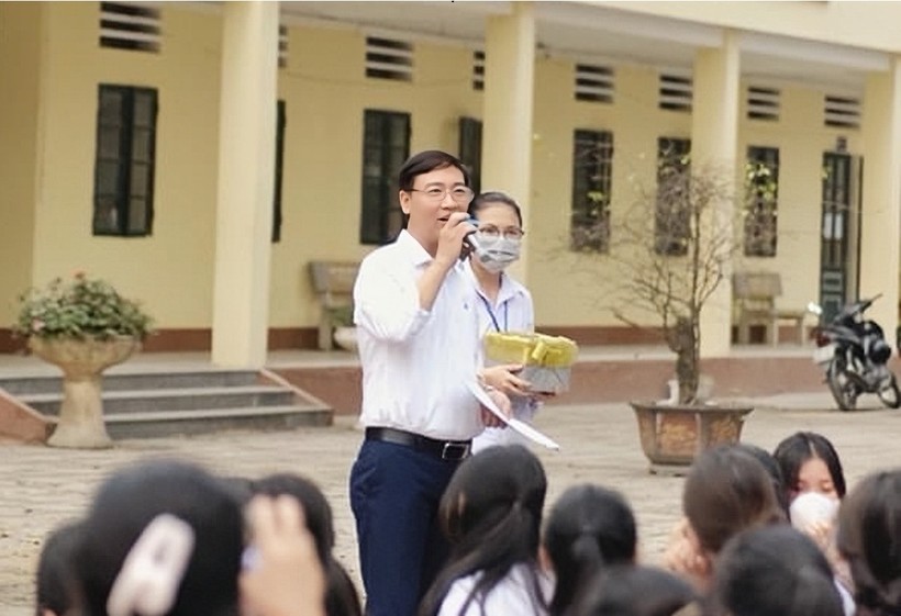 Thầy Nguyễn Thanh Tuấn - Giáo viên Toán Trường THPT Hoài Đức B (Hà Nội). Ảnh: Đình Tuệ.
