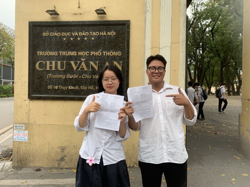 Hai em Duy Mạnh và Thục Anh - học sinh Trường THPT Chu Văn An, quận Tây Hồ, Hà Nội. 