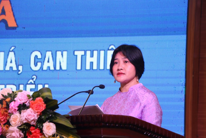 PGS.TS Trần Thị Lệ Thu, Phó Chủ tịch Hội Khoa học Tâm lý - Giáo dục Việt Nam phát biểu tại hội thảo.