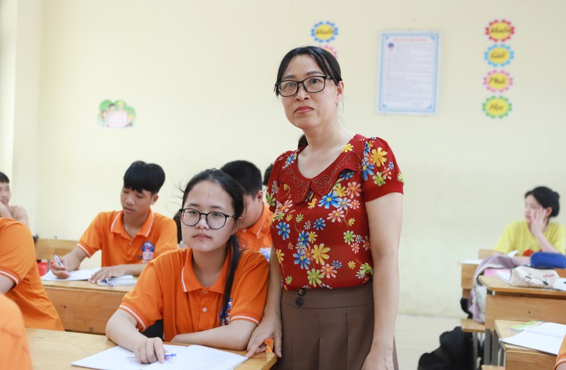 Cô Phùng Thị Phương Nga, giáo viên Ngữ văn Trường THCS Tây Đằng.