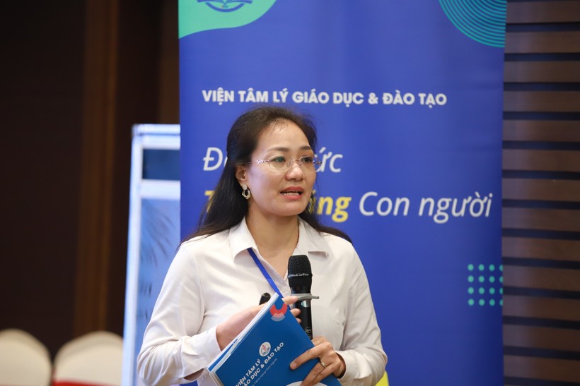 TS Tâm lý học Nguyễn Thị Huyền trao đổi một số ý kiến tại hội thảo.