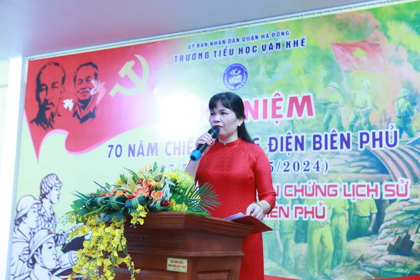 Nhà giáo Trần Thị Quyên - Hiệu trưởng nhà trường phát biểu khai mạc chương trình.