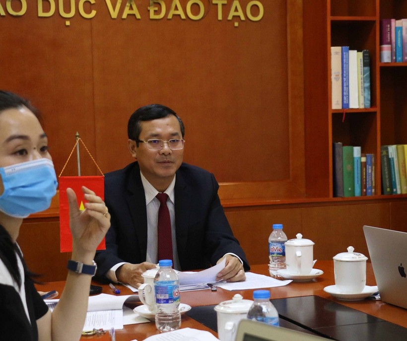 Thứ trưởng Nguyễn Văn Phúc tại phiên họp.