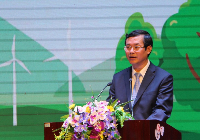 Thứ trưởng Nguyễn Văn Phúc phát biểu tại Lễ mít tinh hưởng ứng Ngày Môi trường thế giới và Tháng hành động vì môi trường của ngành Giáo dục năm 2021. 