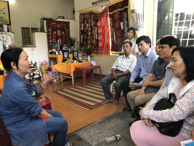Đoàn công tác Bộ GD&ĐT đến thăm gia đình có người tử vong vừa qua tại Nha Trang