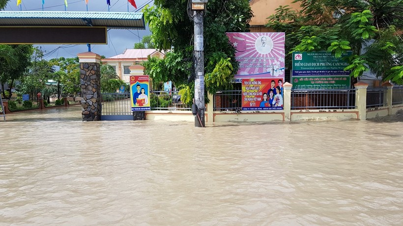 Mưa lớn gây ngập cục bộ tại TP Cam Ranh