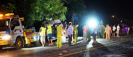 Hiện trường vụ tai nạn giao thông thảm khốc làm 8 người chết.