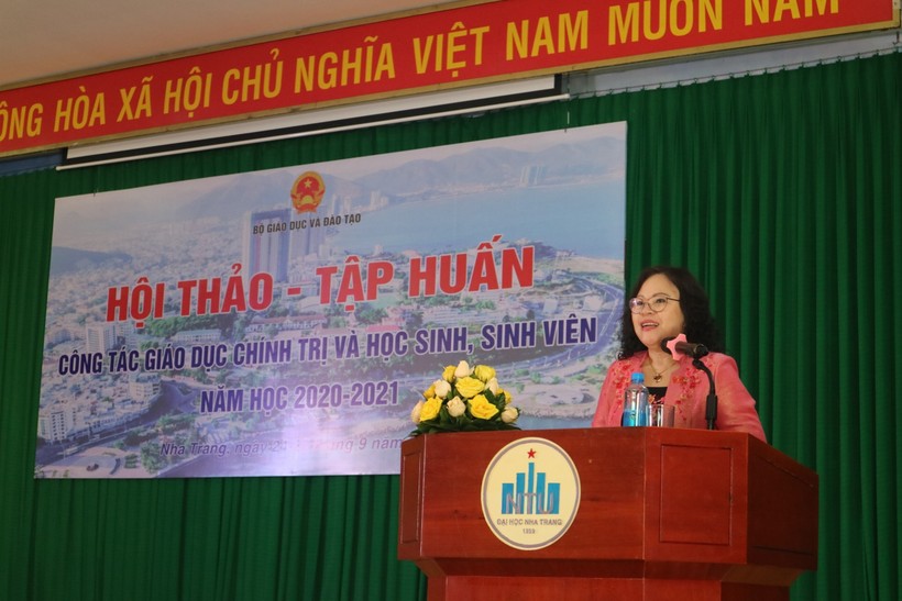 Thứ trưởng Ngô Thị Minh phát biểu tại hội nghị tập huấn