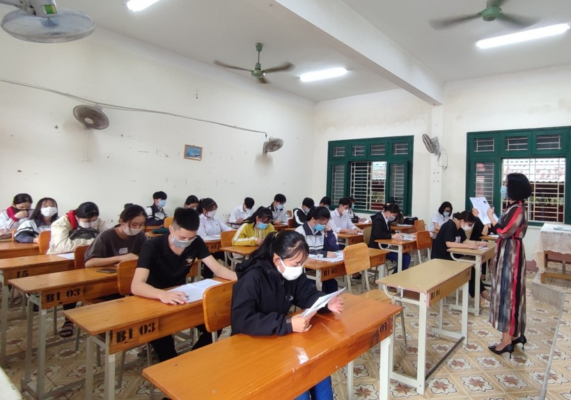 Thí sinh làm thủ tục dự thi tốt nghiệp THPT 2021 đợt 1 ở  Quảng Trị.