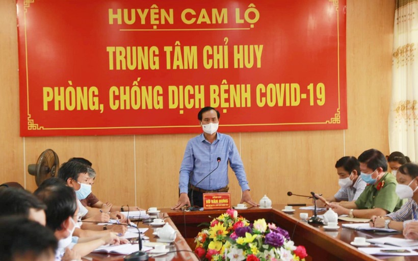 Ông Võ Văn Hưng - Chủ tịch UBND tỉnh Quảng Trị tại cuộc họp với huyện Cam Lộ trong ngày 28/9.