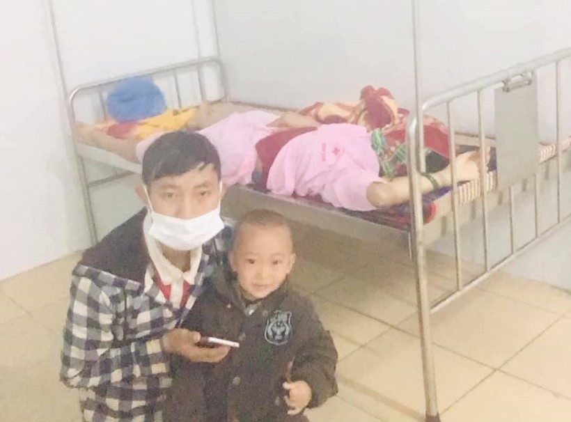 Hiện cả gia đình chị Dũng đang được chăm sóc, cách ly tại Trung tâm Y tế huyện Hải Lăng. 