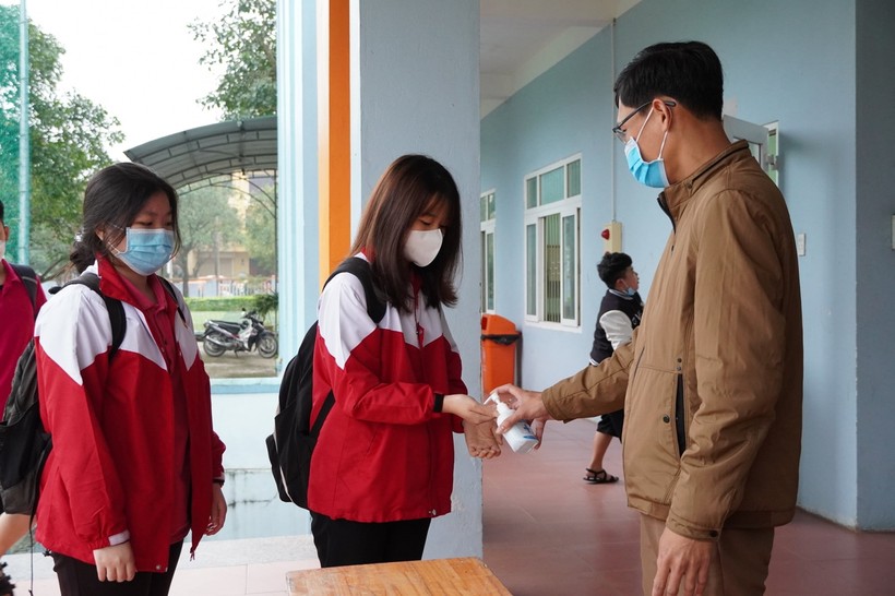 Học sinh Trường Trưng Vương trở lại trường học sau kỳ nghỉ Tết Nguyên đán Nhâm Dần 2022 (ảnh: NTCC)