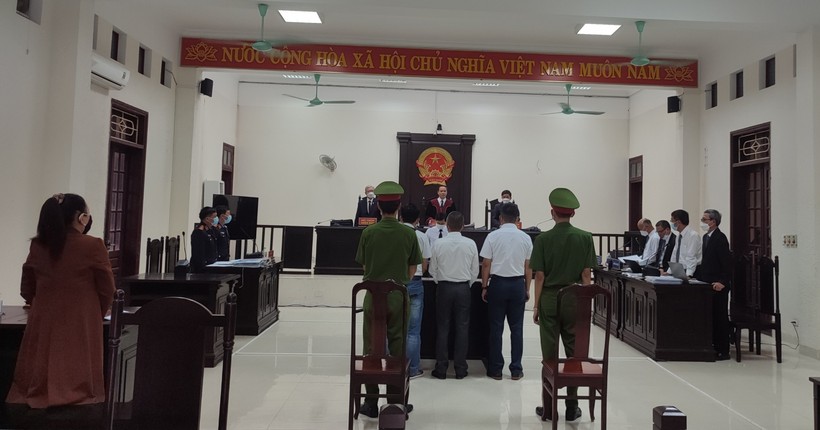 Toàn cảnh phiên tòa xét xử vụ dùng mạng xã hội nói xấu lãnh đạo tỉnh Quảng Trị.
