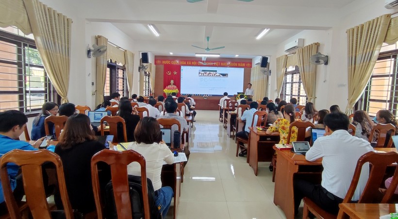 Các đơn vị trường học trên địa bàn huyện huyện Triệu Phong tham gia tập huấn nghiệp vụ khảo sát đo lường mức độ hài lòng của người dân đối với dịch vụ giáo dục Tiểu học công lập do Sở GD&ĐT Quảng Trị tổ chức vào ngày 13/5.